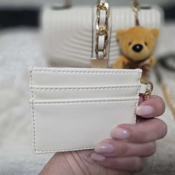 Aldo Special Edition Set Cream Handbag With Bear Charm, Card Holder, Strap - Picture 11 of 14